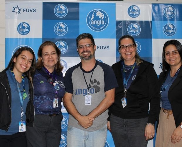 Col�gio Anglo Pouso Alegre premia alunos por destaque em olimp�adas de matem�tica